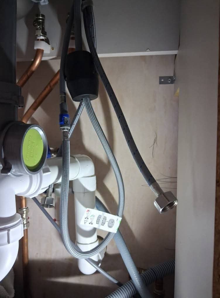 Under-sink waste pipework with an appliance spigot and hoses
